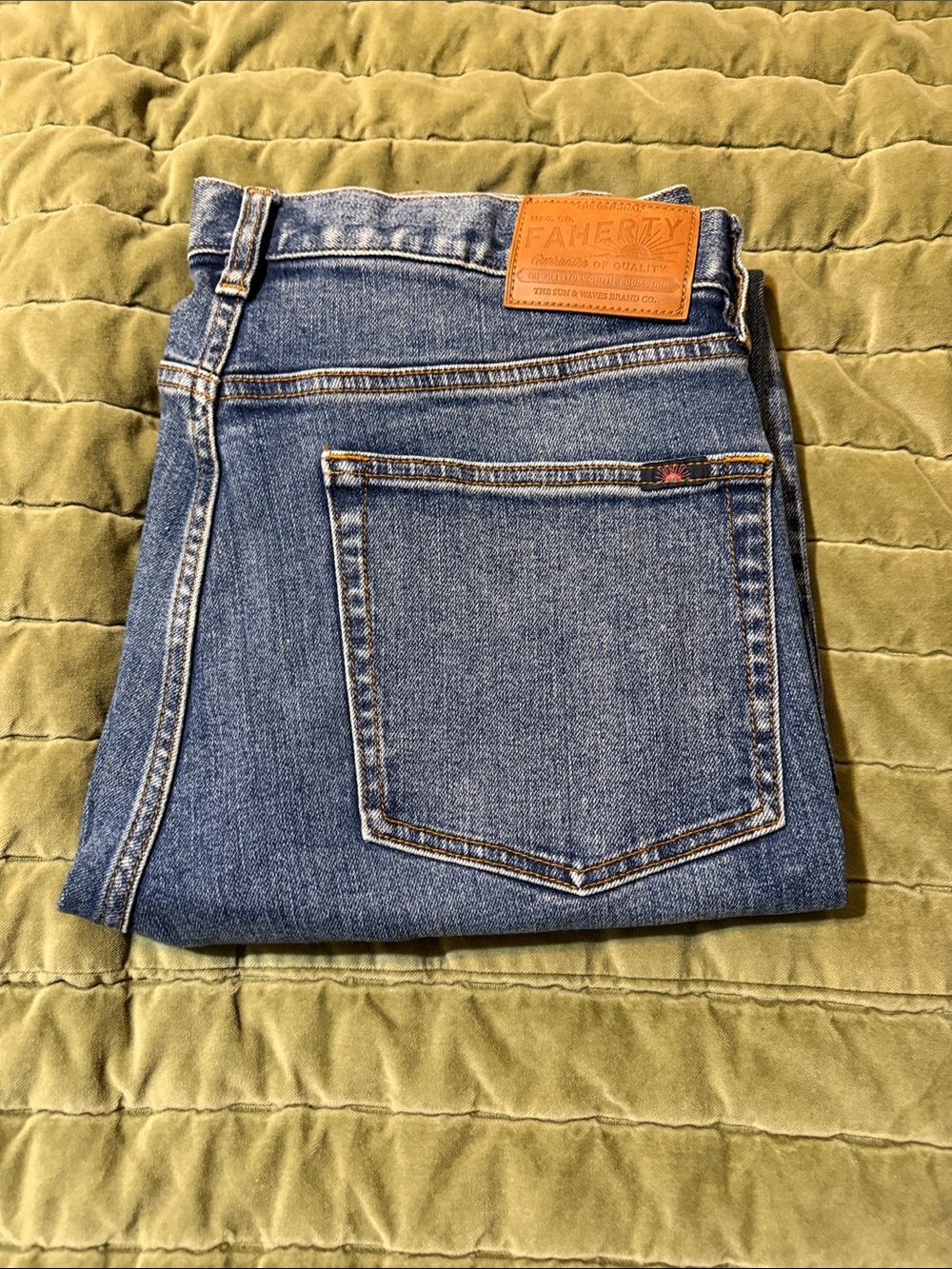 Faherty 34x32 Blue Straight-Leg Men’s Jeans with Tan Leather Patch